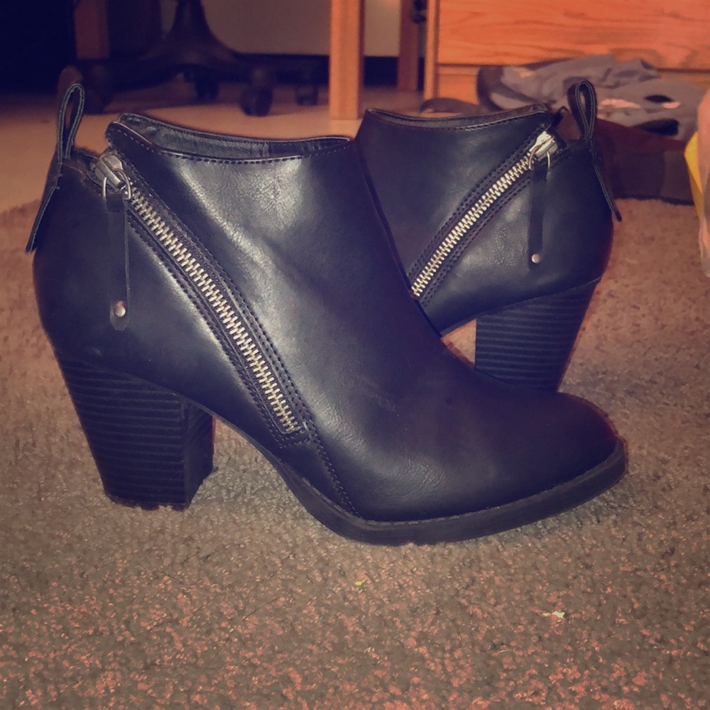 American Eagle Leather Black Booties